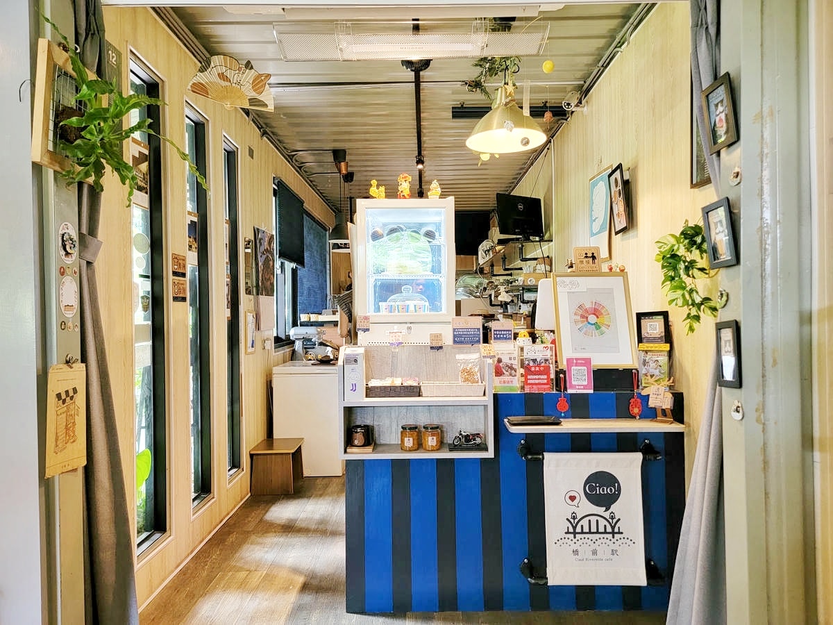 台南橋前駅 Ciao cafe,絕美塗鴉風貨櫃屋庭院咖啡館,啜一口悠閒,免費停車、寵物友善 - 第19張圖