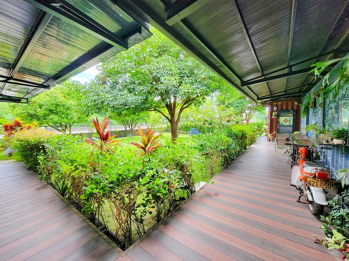 台南橋前駅 Ciao cafe,絕美塗鴉風貨櫃屋庭院咖啡館,啜一口悠閒,免費停車、寵物友善 - 第9張圖