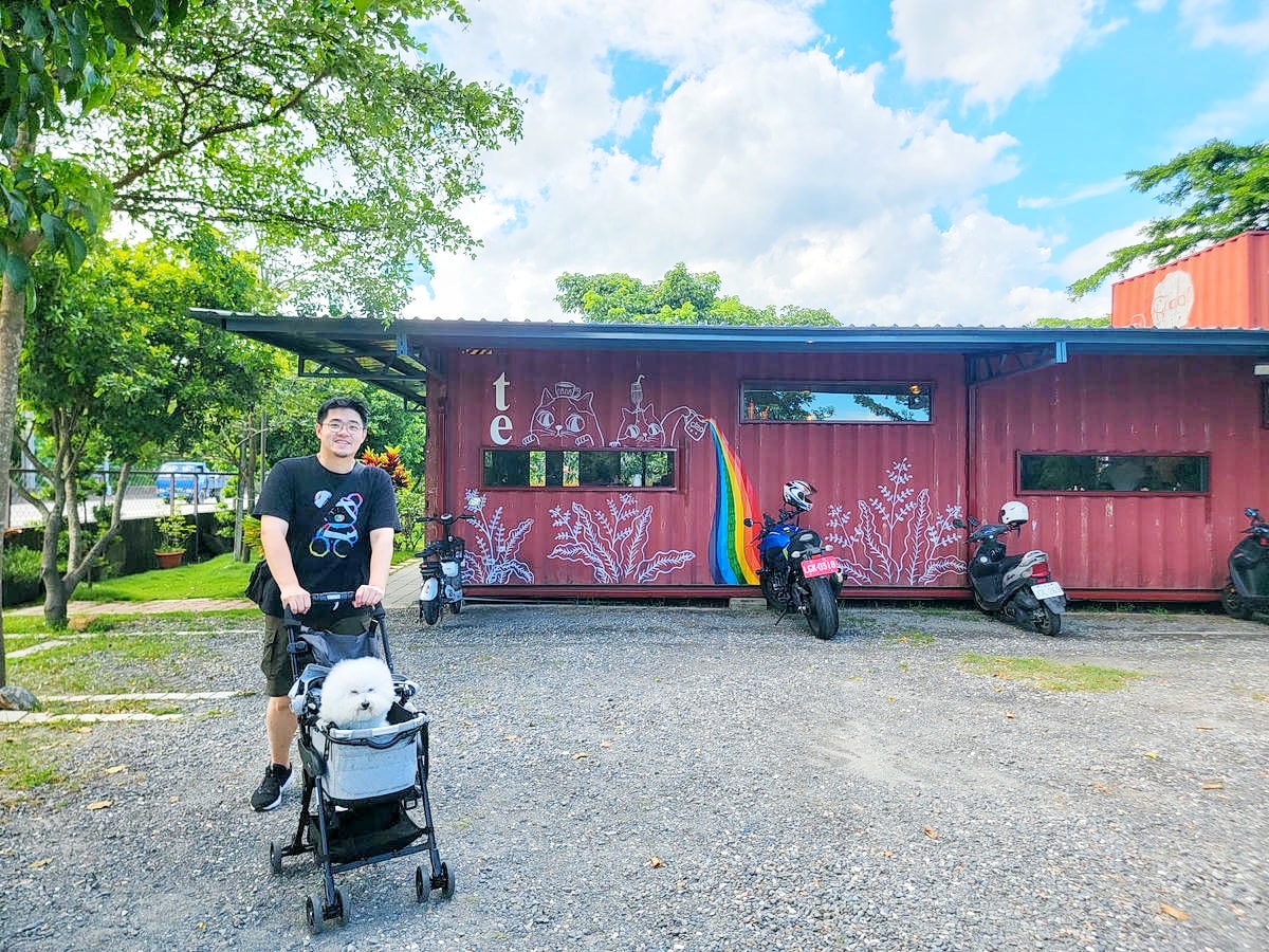 台南橋前駅 Ciao cafe,絕美塗鴉風貨櫃屋庭院咖啡館,啜一口悠閒,免費停車、寵物友善 - 第8張圖
