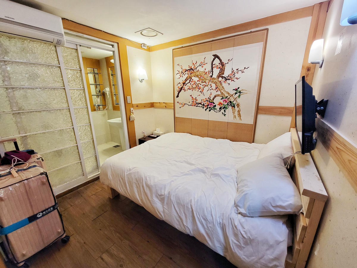 明洞MIZO HOTEL,便宜划算、交通超方便,頂樓暗藏令人驚豔的露營風咖啡館! - 第3張圖