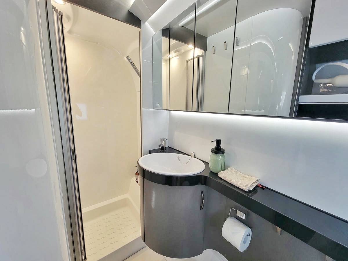 小巷清風,苗栗豪華露營推薦,全台唯一Airstream露營車渡假村,樹立豪華露營新標竿!豐盛火鍋燒烤大餐,品質媲美單點燒肉餐廳!一泊三食、寵物友善 - 第52張圖