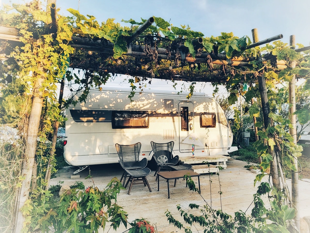 小巷清風,苗栗豪華露營推薦,全台唯一Airstream露營車渡假村,樹立豪華露營新標竿!豐盛火鍋燒烤大餐,品質媲美單點燒肉餐廳!一泊三食、寵物友善 - 第106張圖