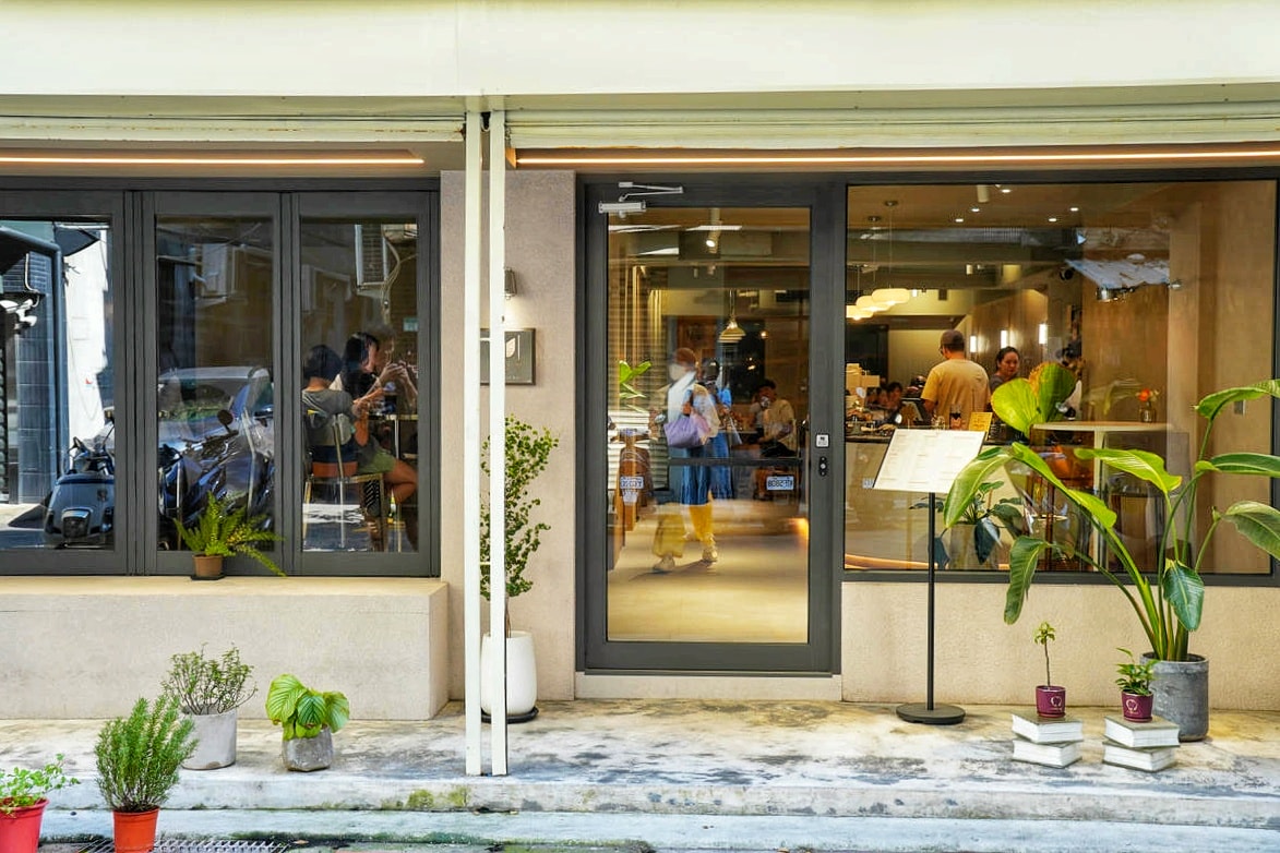 莯以咖啡,行天宮不限時寵物友善咖啡館,韓系時尚店面,神好吃巴斯克乳酪蛋糕 - 第3張圖