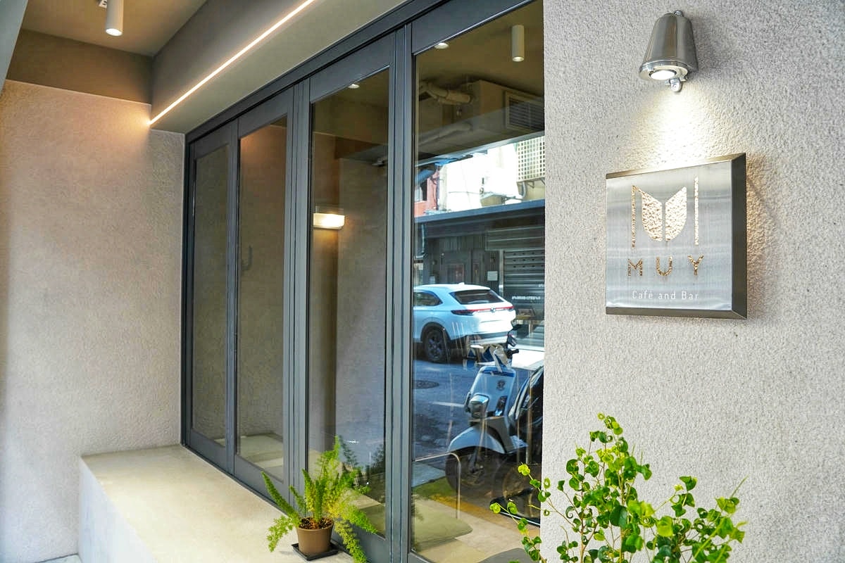 莯以咖啡,行天宮不限時寵物友善咖啡館,韓系時尚店面,神好吃巴斯克乳酪蛋糕 - 第4張圖