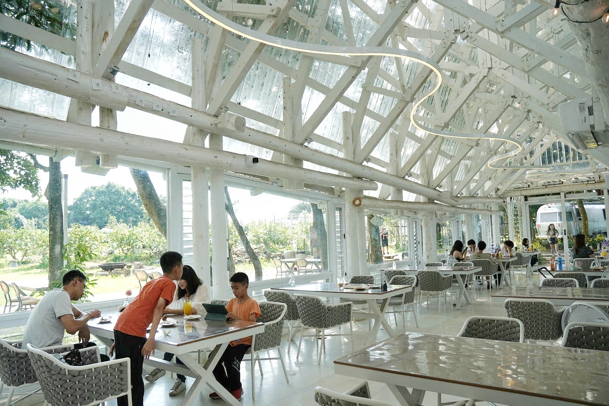 小巷清風,苗栗豪華露營推薦,全台唯一Airstream露營車渡假村,樹立豪華露營新標竿!豐盛火鍋燒烤大餐,品質媲美單點燒肉餐廳!一泊三食、寵物友善 - 第21張圖