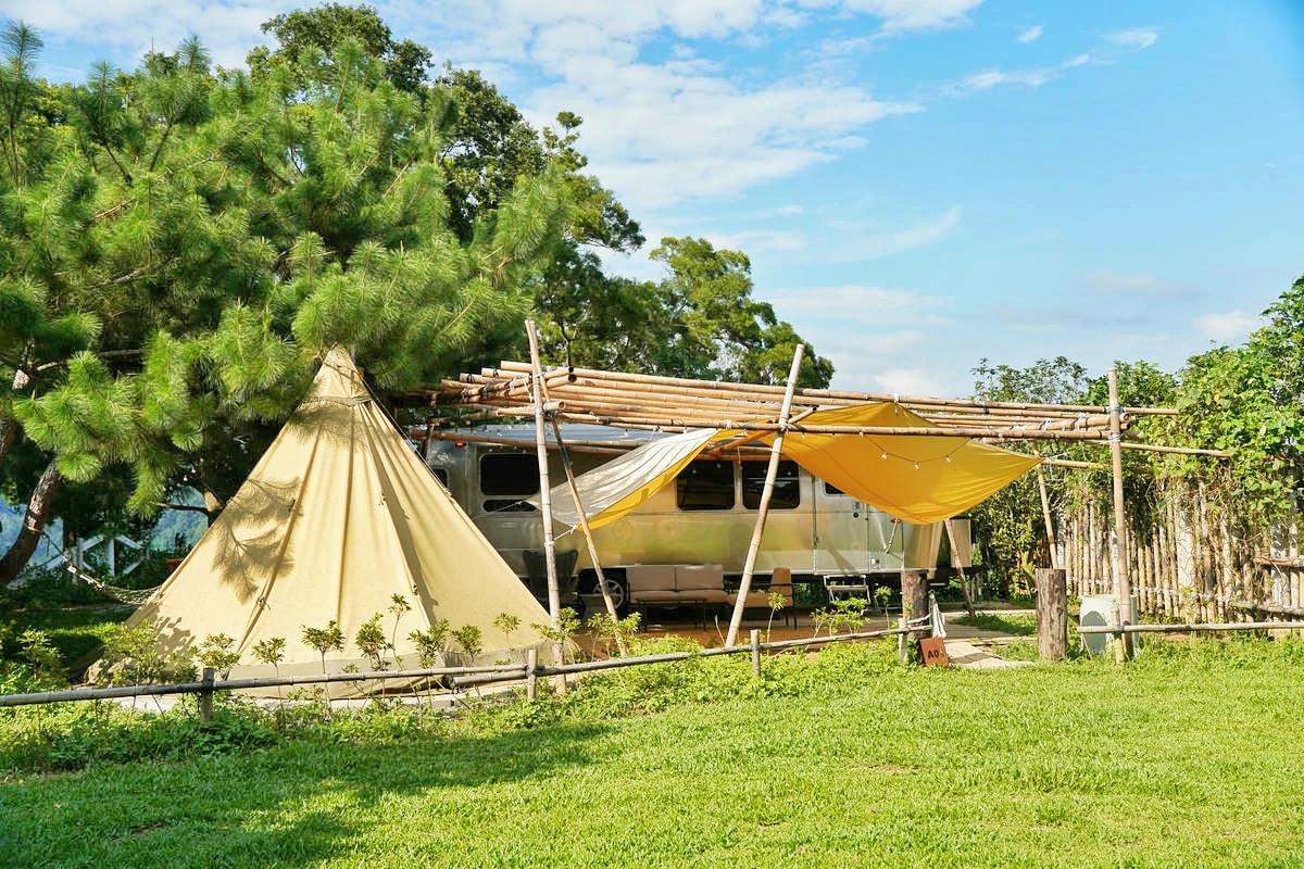 小巷清風,苗栗豪華露營推薦,全台唯一Airstream露營車渡假村,樹立豪華露營新標竿!豐盛火鍋燒烤大餐,品質媲美單點燒肉餐廳!一泊三食、寵物友善 - 第13張圖