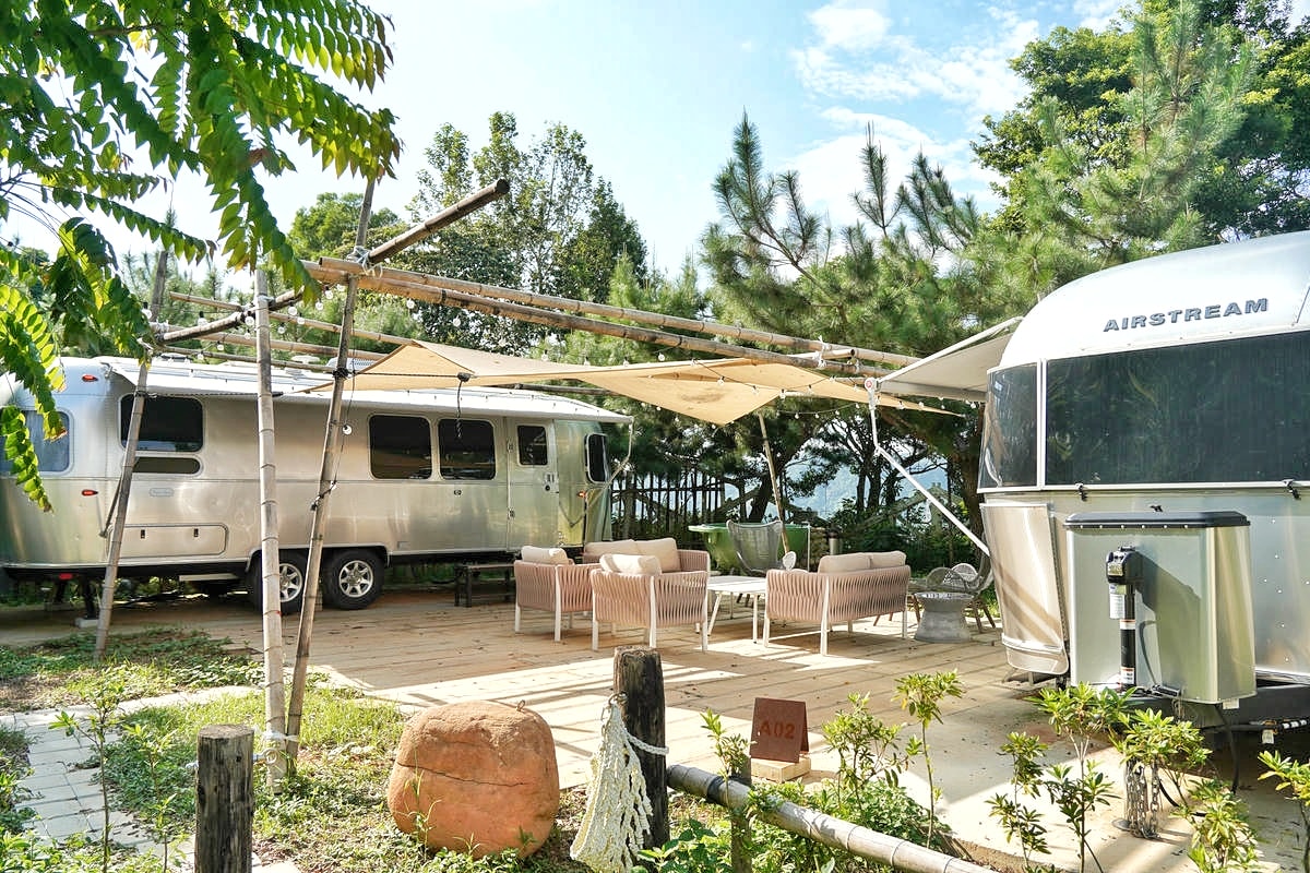 小巷清風,苗栗豪華露營推薦,全台唯一Airstream露營車渡假村,樹立豪華露營新標竿!豐盛火鍋燒烤大餐,品質媲美單點燒肉餐廳!一泊三食、寵物友善 - 第11張圖