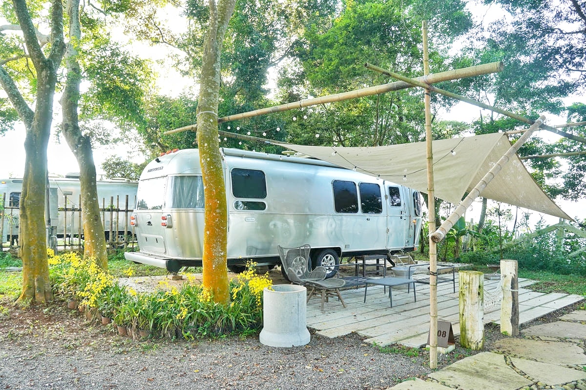 小巷清風,苗栗豪華露營推薦,全台唯一Airstream露營車渡假村,樹立豪華露營新標竿!豐盛火鍋燒烤大餐,品質媲美單點燒肉餐廳!一泊三食、寵物友善 - 第12張圖