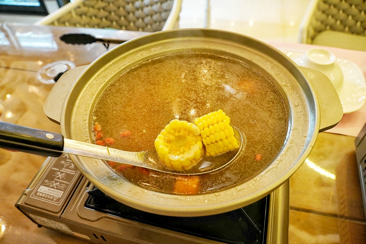 小巷清風,苗栗豪華露營推薦,全台唯一Airstream露營車渡假村,樹立豪華露營新標竿!豐盛火鍋燒烤大餐,品質媲美單點燒肉餐廳!一泊三食、寵物友善 - 第76張圖