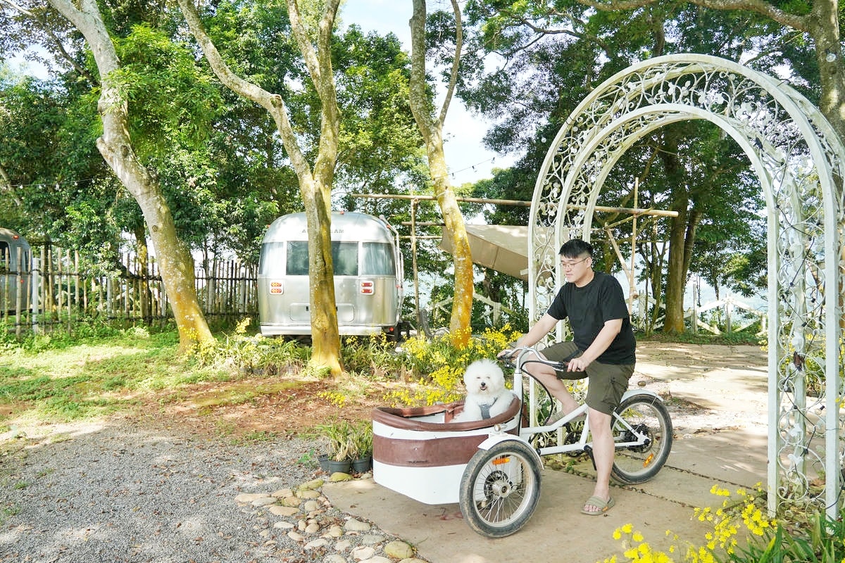 小巷清風,苗栗豪華露營推薦,全台唯一Airstream露營車渡假村,樹立豪華露營新標竿!豐盛火鍋燒烤大餐,品質媲美單點燒肉餐廳!一泊三食、寵物友善 - 第3張圖