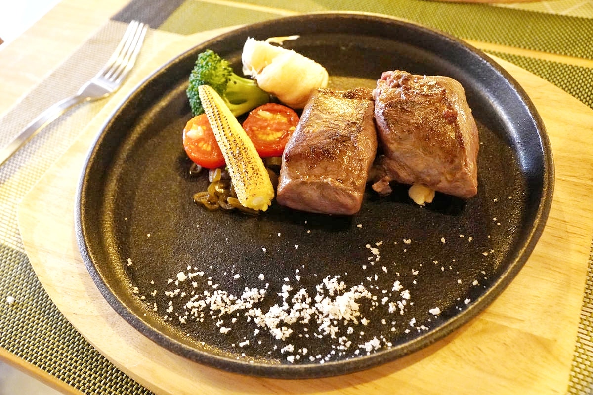 花蓮約會餐廳推薦,肉肉餐桌,高品質低溫熟成原塊牛排,浪漫法式用餐空間,氛圍感滿點,寵物友善,不能錯過的花蓮牛排館! - 第26張圖