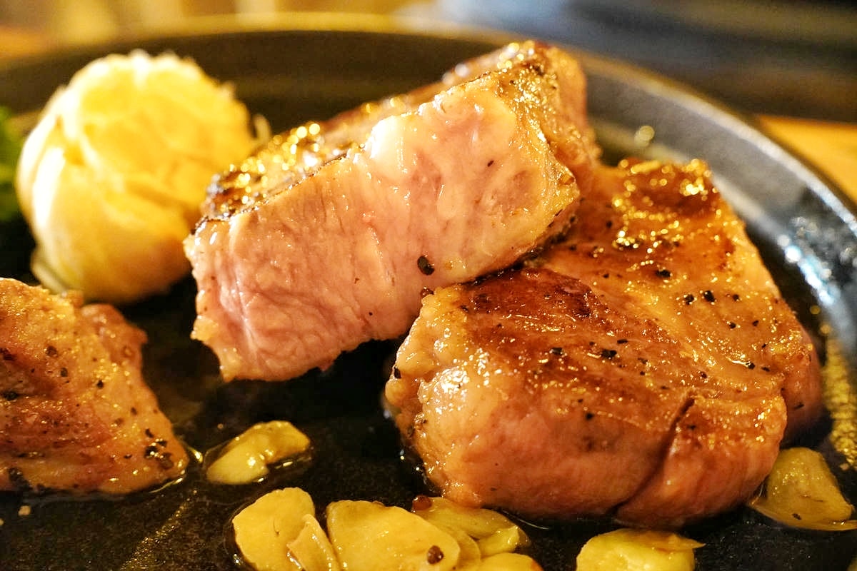 花蓮約會餐廳推薦,肉肉餐桌,高品質低溫熟成原塊牛排,浪漫法式用餐空間,氛圍感滿點,寵物友善,不能錯過的花蓮牛排館! - 第32張圖