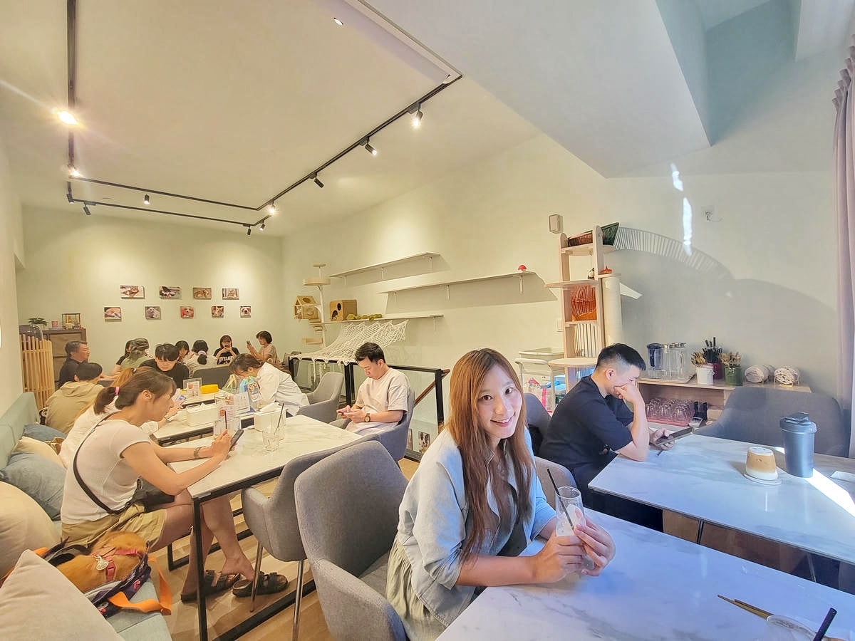 新莊 Paws Cafe,新莊寵物友善餐廳推薦,近捷運幸福站,療癒店長布偶貓、邊境犬陪坐,帶寵物來店即贈免費羊奶 - 第8張圖