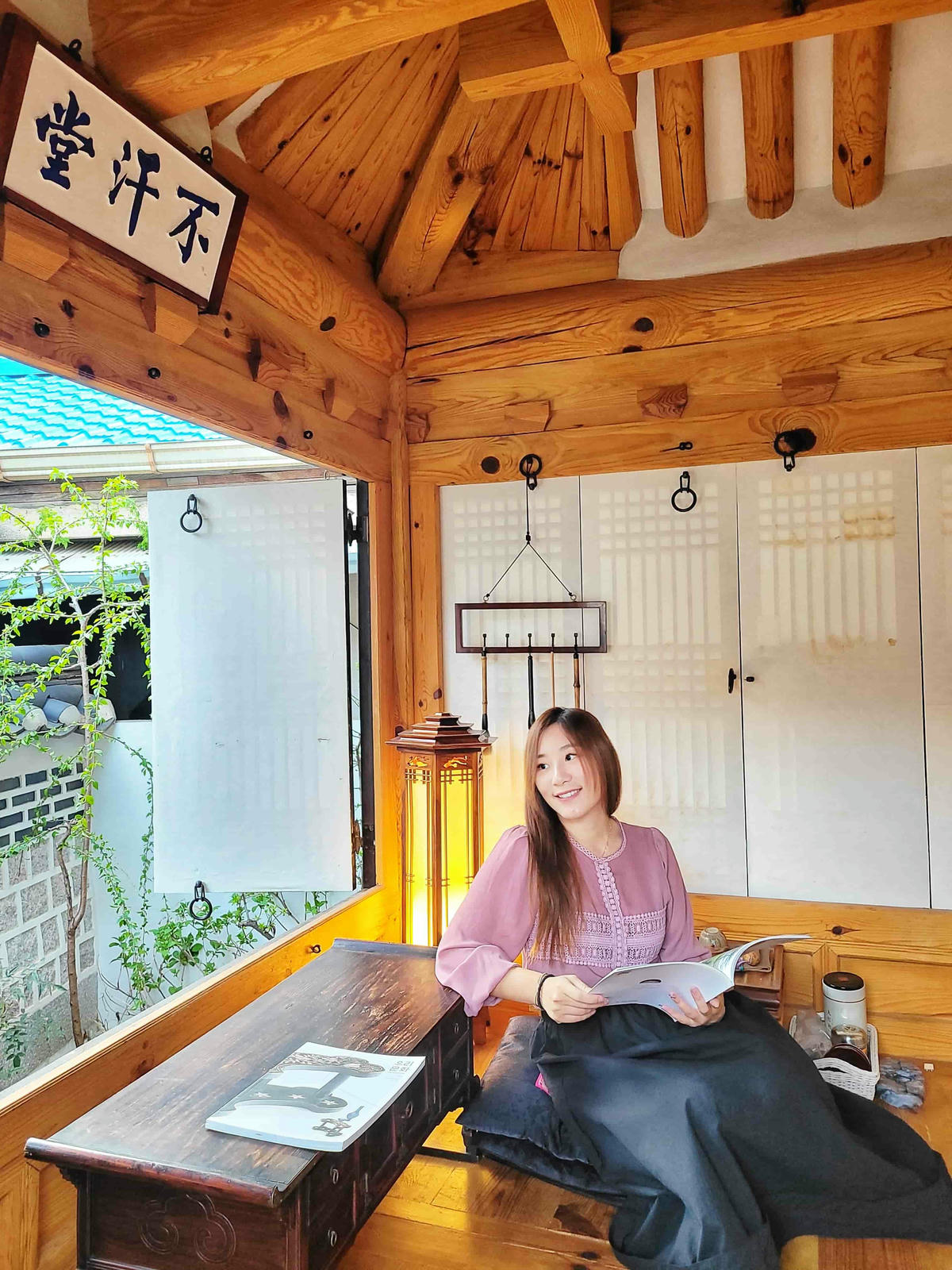 西村永樂齋-首爾絕美韓屋民宿,老屋新裝,樓閣門窗層層疊疊開不盡,靜謐庭院和古樸雅室,別有洞天的地下居室 - 第4張圖