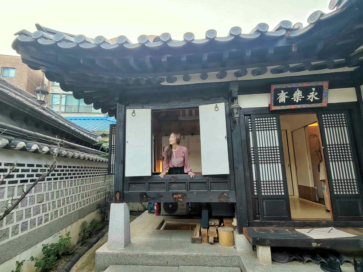 西村永樂齋-首爾絕美韓屋民宿,老屋新裝,樓閣門窗層層疊疊開不盡,靜謐庭院和古樸雅室,別有洞天的地下居室 - 第2張圖