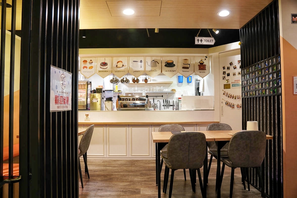 台北超強寵物友善餐廳推薦,毛爸媽快衝!Lazzy Caf’e 寵物餐廳,百件寵物服飾任借,來場超萌毛孩變裝秀吧!手工製作寵物鮮食餐、人類下午茶、義式飯麵也美味 - 第7張圖