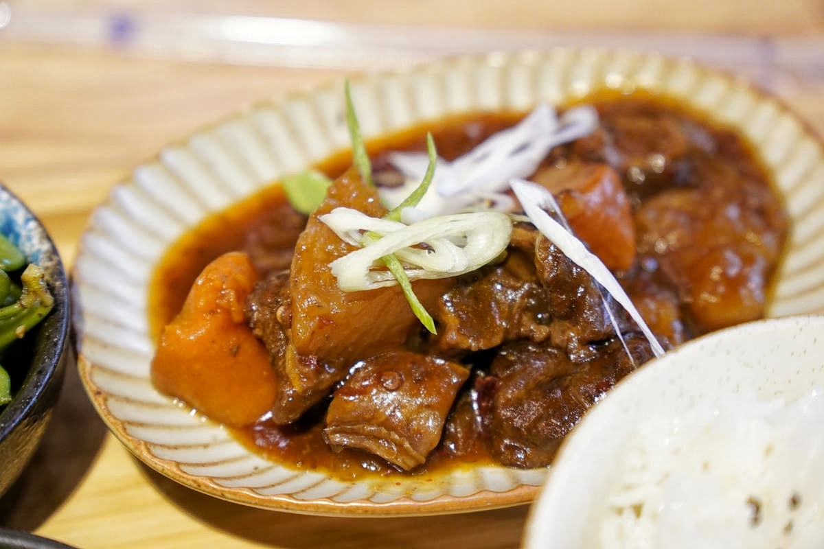 台北超強寵物友善餐廳推薦,毛爸媽快衝!Lazzy Caf’e 寵物餐廳,百件寵物服飾任借,來場超萌毛孩變裝秀吧!手工製作寵物鮮食餐、人類下午茶、義式飯麵也美味 - 第43張圖