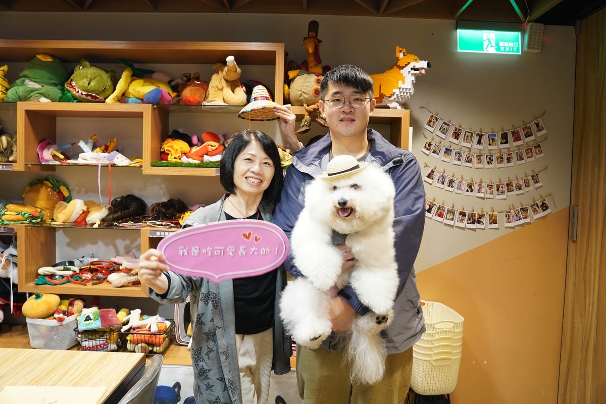 台北超強寵物友善餐廳推薦,毛爸媽快衝!Lazzy Caf’e 寵物餐廳,百件寵物服飾任借,來場超萌毛孩變裝秀吧!手工製作寵物鮮食餐、人類下午茶、義式飯麵也美味 - 第59張圖