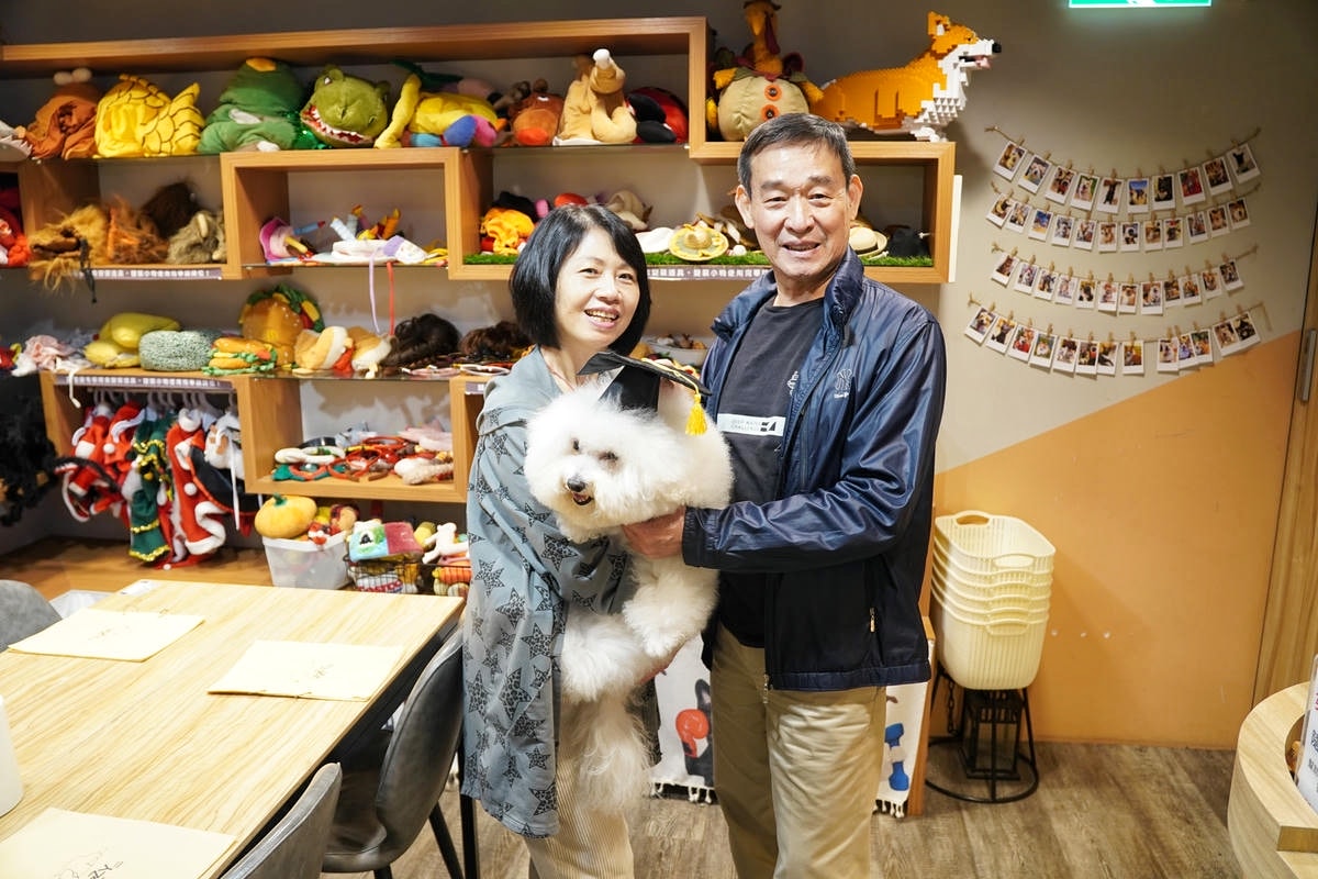 台北超強寵物友善餐廳推薦,毛爸媽快衝!Lazzy Caf’e 寵物餐廳,百件寵物服飾任借,來場超萌毛孩變裝秀吧!手工製作寵物鮮食餐、人類下午茶、義式飯麵也美味 - 第60張圖