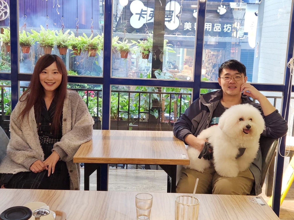 台北超強寵物友善餐廳推薦,毛爸媽快衝!Lazzy Caf’e 寵物餐廳,百件寵物服飾任借,來場超萌毛孩變裝秀吧!手工製作寵物鮮食餐、人類下午茶、義式飯麵也美味 - 第9張圖