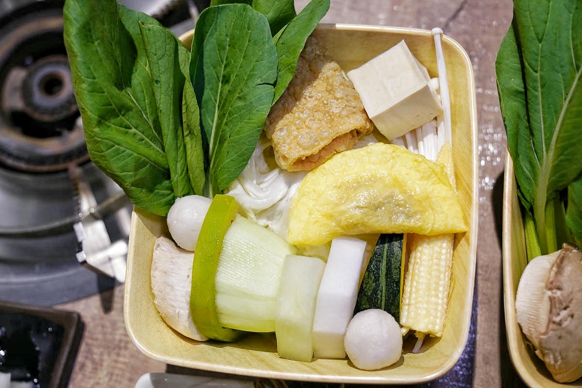 林口必吃火鍋推薦,二訪真香石頭火鍋,現炒沙茶醬香氣四溢,重現傳統懷舊滋味!海陸大餐有感升級,沙茶鍋搭波士頓龍蝦,霜淇淋沾沙茶醬迸出新滋味?! - 第66張圖