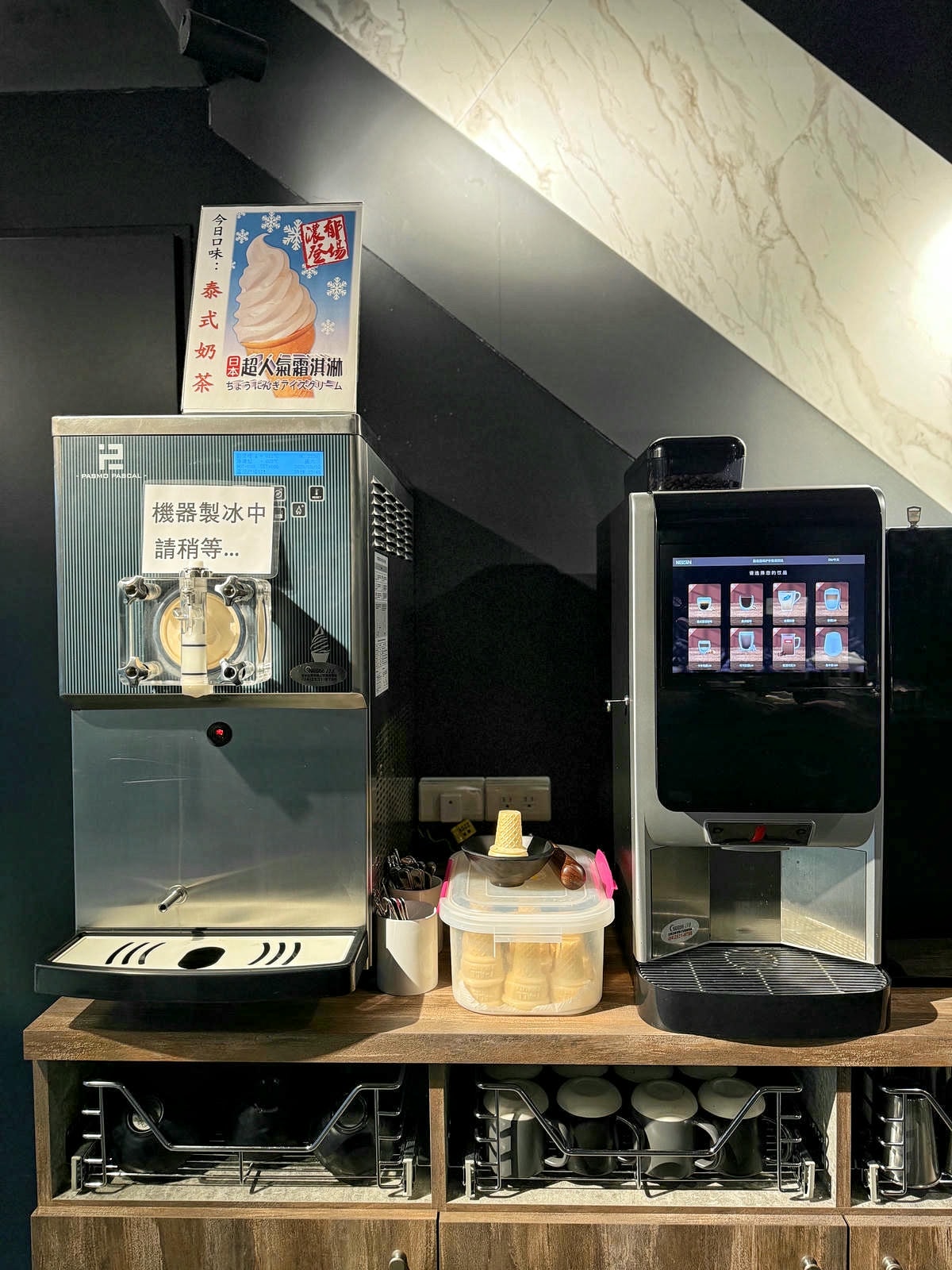 林口必吃火鍋推薦,二訪真香石頭火鍋,現炒沙茶醬香氣四溢,重現傳統懷舊滋味!海陸大餐有感升級,沙茶鍋搭波士頓龍蝦,霜淇淋沾沙茶醬迸出新滋味?! - 第39張圖