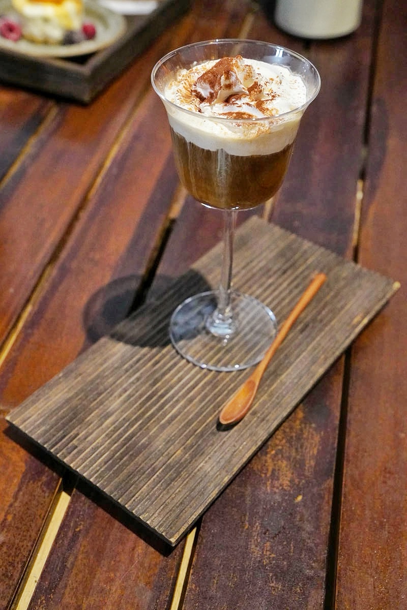 台北松山文青咖啡館推薦,藏身巷弄的侘寂美學|汩咖啡 GU Coffee:一場與時光的對話,配方豆咖啡、布丁、巴斯克蛋糕超好吃,近捷運國父紀念館 - 第27張圖