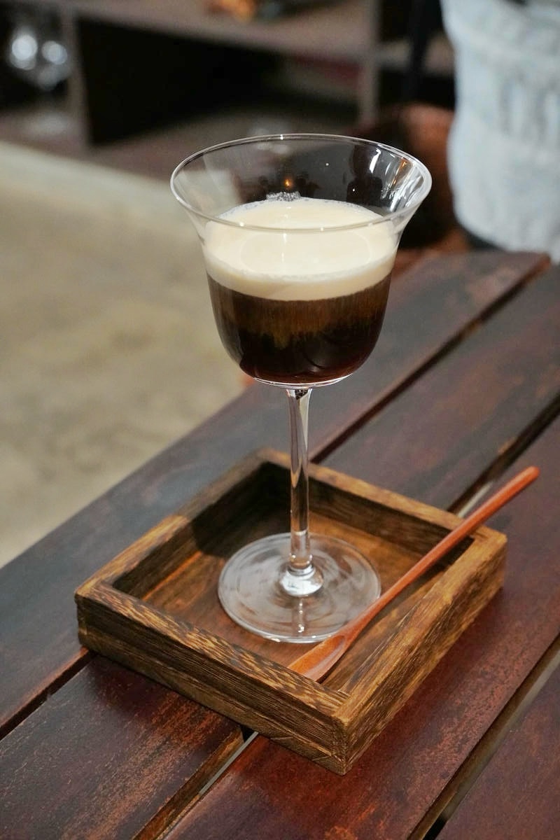 台北松山文青咖啡館推薦,藏身巷弄的侘寂美學|汩咖啡 GU Coffee:一場與時光的對話,配方豆咖啡、布丁、巴斯克蛋糕超好吃,近捷運國父紀念館 - 第30張圖