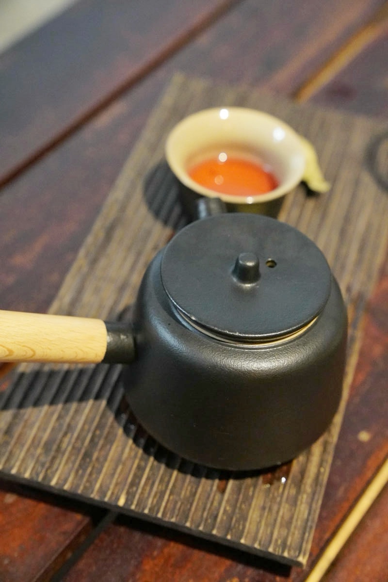 台北松山文青咖啡館推薦,藏身巷弄的侘寂美學|汩咖啡 GU Coffee:一場與時光的對話,配方豆咖啡、布丁、巴斯克蛋糕超好吃,近捷運國父紀念館 - 第33張圖