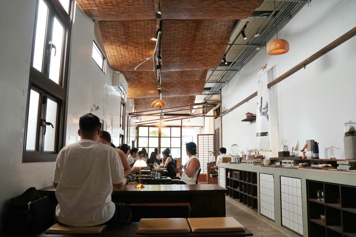 台北松山文青咖啡館推薦,藏身巷弄的侘寂美學|汩咖啡 GU Coffee:一場與時光的對話,配方豆咖啡、布丁、巴斯克蛋糕超好吃,近捷運國父紀念館 - 第14張圖