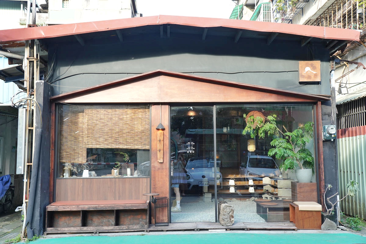 台北松山文青咖啡館推薦,藏身巷弄的侘寂美學|汩咖啡 GU Coffee:一場與時光的對話,配方豆咖啡、布丁、巴斯克蛋糕超好吃,近捷運國父紀念館 - 第40張圖