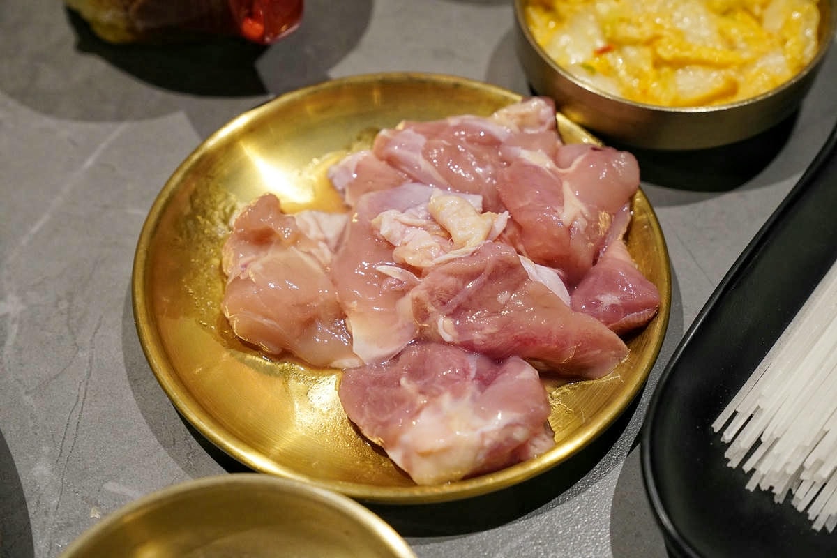 永和美食推薦,呼穀壽喜燒|超童話貓頭鷹主題壽喜燒吃到飽!獨家伯爵茶壽喜燒湯底、融合泰式、義式等異國風味,平日只要388元+10%起,狂推超高CP值! - 第42張圖