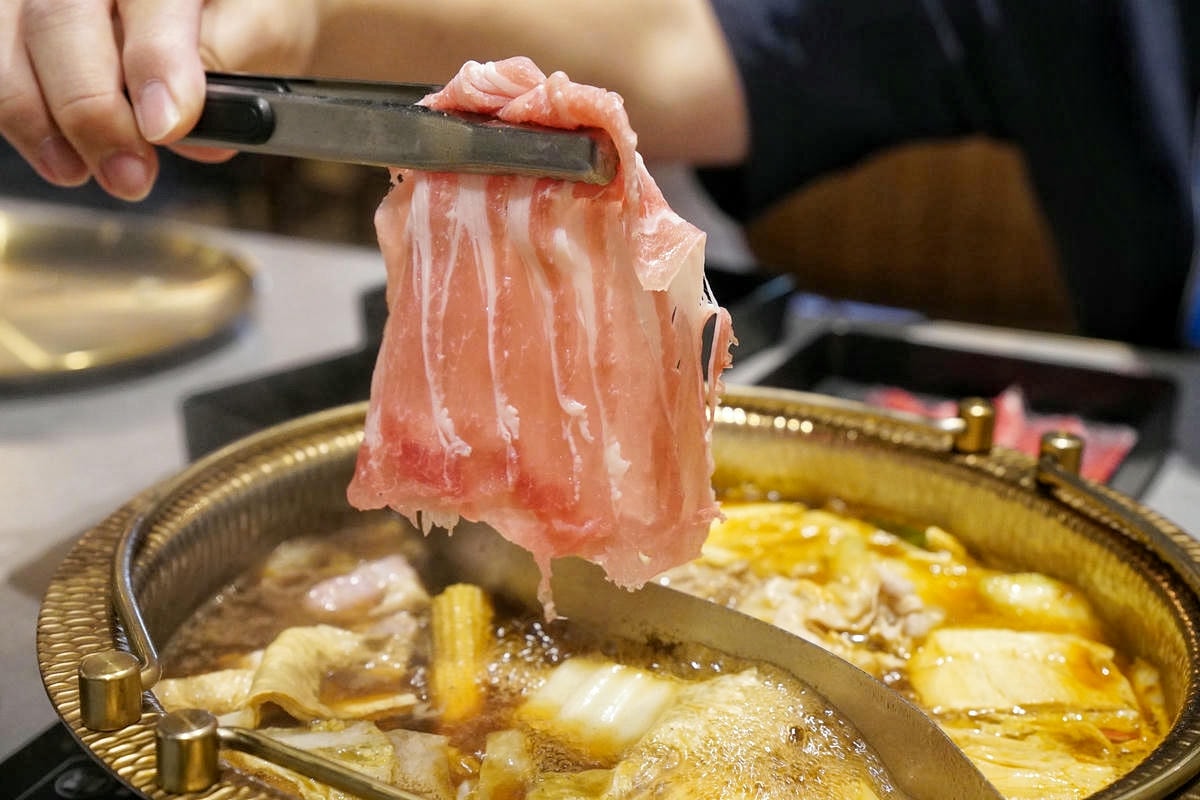 永和美食推薦,呼穀壽喜燒|超童話貓頭鷹主題壽喜燒吃到飽!獨家伯爵茶壽喜燒湯底、融合泰式、義式等異國風味,平日只要388元+10%起,狂推超高CP值! - 第3張圖