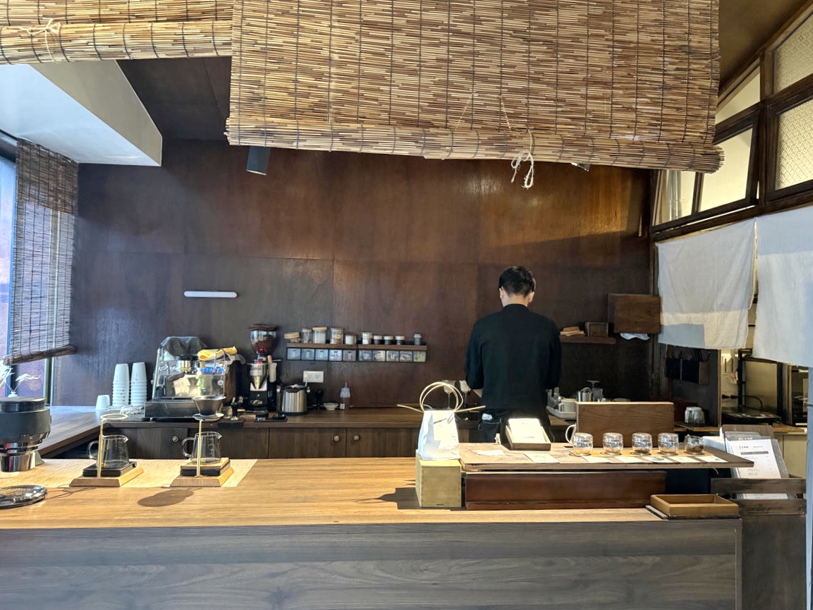 台北松山文青咖啡館推薦,藏身巷弄的侘寂美學|汩咖啡 GU Coffee:一場與時光的對話,配方豆咖啡、布丁、巴斯克蛋糕超好吃,近捷運國父紀念館 - 第12張圖