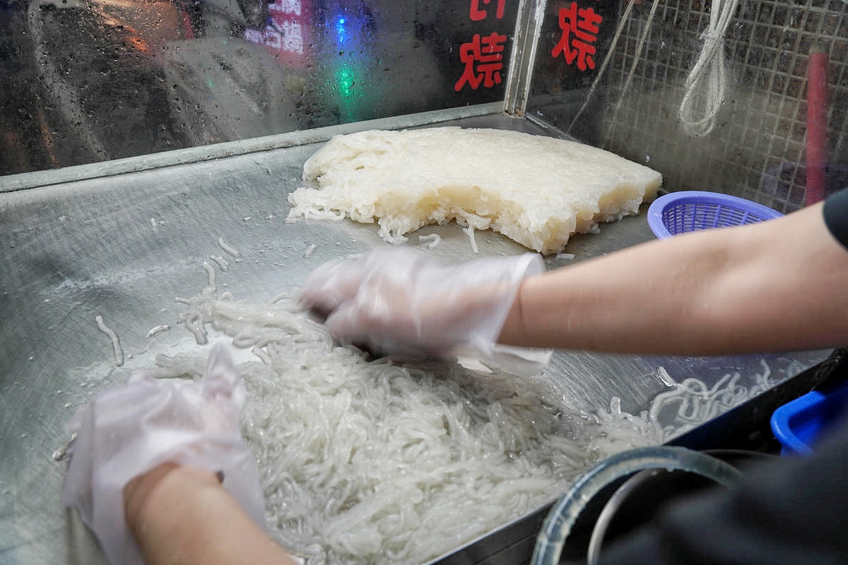 新莊美食推薦,四維QQ手工粉條冰 辣媽麻辣,市場巷內古早好滋味,超大一碗只要60元!Q彈粉條和手工配料超值大滿足!用料實在,喜愛粉條冰的朋友別錯過 - 第19張圖