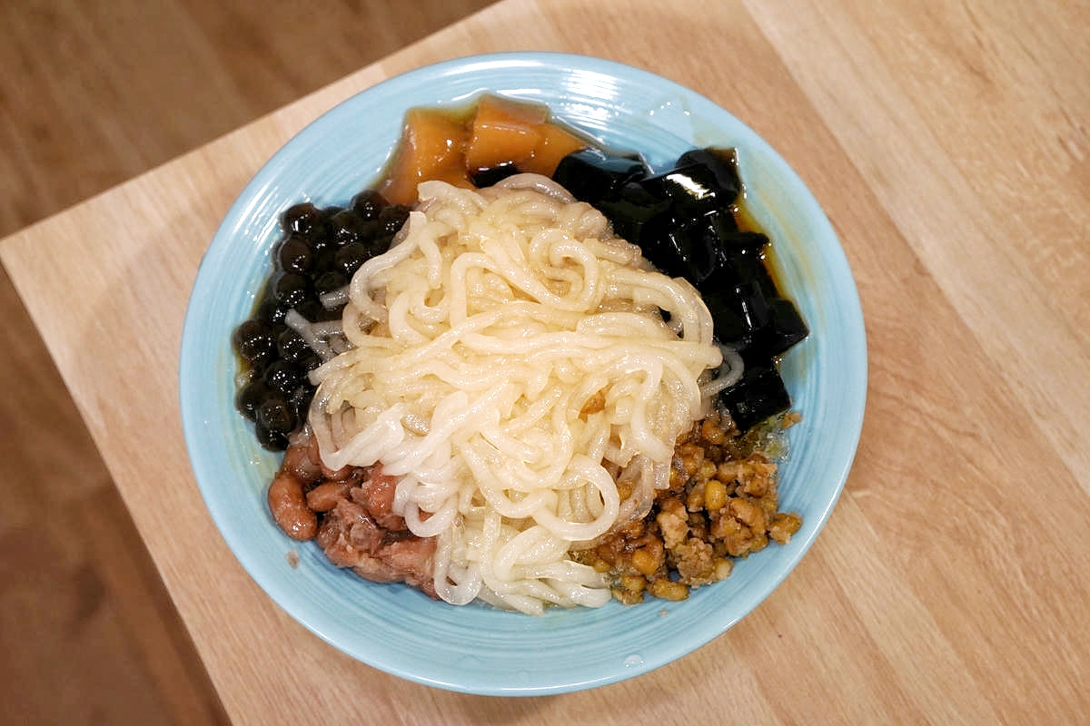 新莊美食推薦,四維QQ手工粉條冰 辣媽麻辣,市場巷內古早好滋味,超大一碗只要60元!Q彈粉條和手工配料超值大滿足!用料實在,喜愛粉條冰的朋友別錯過 - 第58張圖