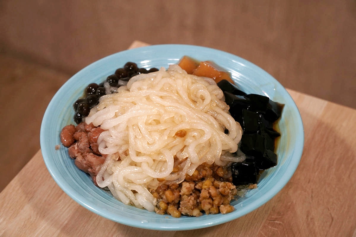 新莊美食推薦,四維QQ手工粉條冰 辣媽麻辣,市場巷內古早好滋味,超大一碗只要60元!Q彈粉條和手工配料超值大滿足!用料實在,喜愛粉條冰的朋友別錯過 - 第57張圖
