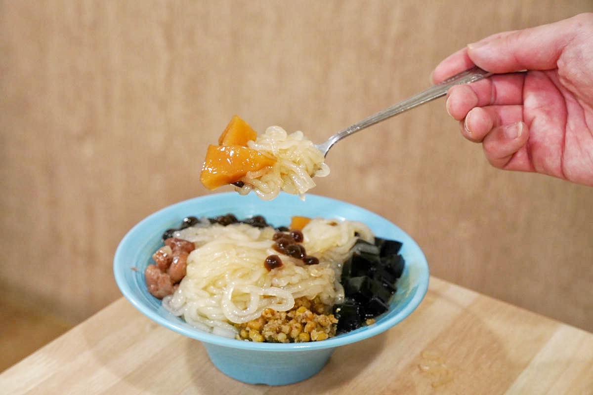 新莊美食推薦,四維QQ手工粉條冰 辣媽麻辣,市場巷內古早好滋味,超大一碗只要60元!Q彈粉條和手工配料超值大滿足!用料實在,喜愛粉條冰的朋友別錯過 - 第67張圖