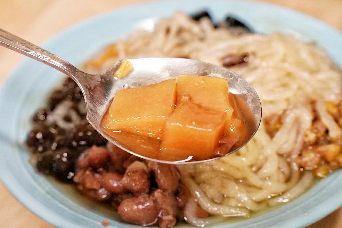 新莊美食推薦,四維QQ手工粉條冰 辣媽麻辣,市場巷內古早好滋味,超大一碗只要60元!Q彈粉條和手工配料超值大滿足!用料實在,喜愛粉條冰的朋友別錯過 - 第61張圖