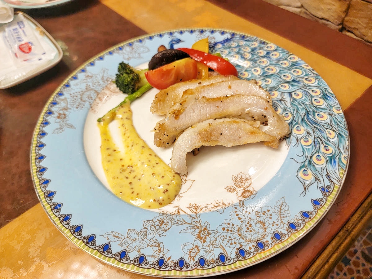 【花蓮七星潭住宿】入住七星潭最美飯店!水上明月海景渡假旅店Hotel Moon,坐擁月牙灣海岸線第一排、眺望四八高地,住進歐洲藝廊宮殿,法式洛可可風情,體驗極致奢華住宿一泊二食 - 第129張圖