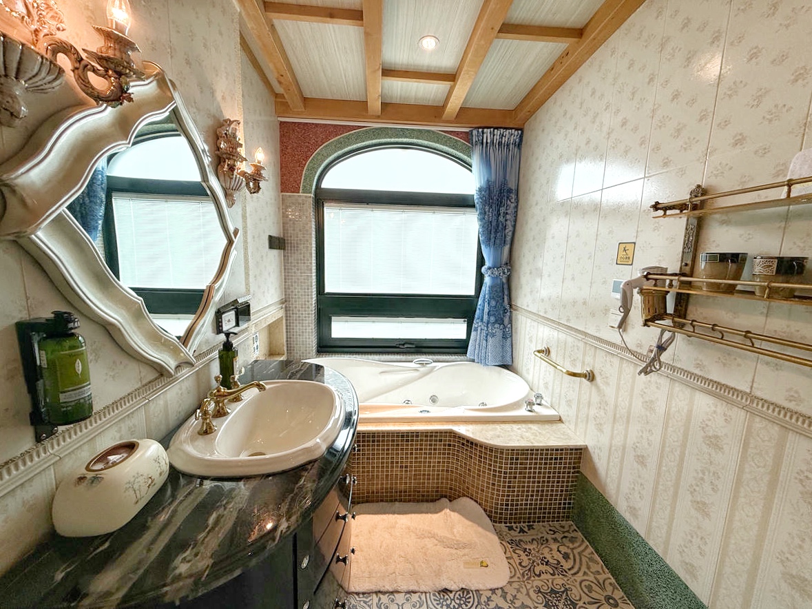 【花蓮七星潭住宿】入住七星潭最美飯店!水上明月海景渡假旅店Hotel Moon,坐擁月牙灣海岸線第一排、眺望四八高地,住進歐洲藝廊宮殿,法式洛可可風情,體驗極致奢華住宿一泊二食 - 第58張圖