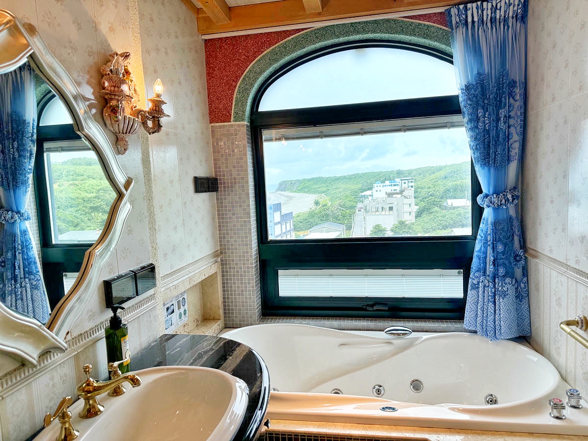 【花蓮七星潭住宿】入住七星潭最美飯店!水上明月海景渡假旅店Hotel Moon,坐擁月牙灣海岸線第一排、眺望四八高地,住進歐洲藝廊宮殿,法式洛可可風情,體驗極致奢華住宿一泊二食 - 第60張圖