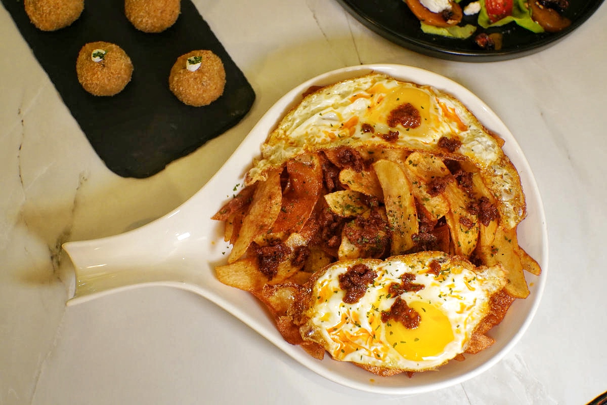 台北西班牙餐酒館推薦 EL Marqués,必吃道地 TAPAS ,一定要先預訂的西班牙海鮮燉麵!承襲家族味覺記憶,述說餐點精彩故事 - 第39張圖