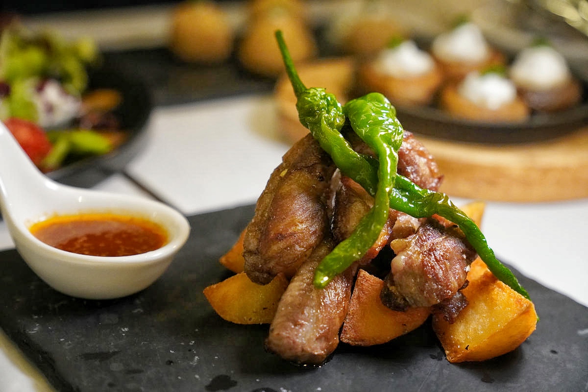 台北西班牙餐酒館推薦 EL Marqués,必吃道地 TAPAS ,一定要先預訂的西班牙海鮮燉麵!承襲家族味覺記憶,述說餐點精彩故事 - 第52張圖
