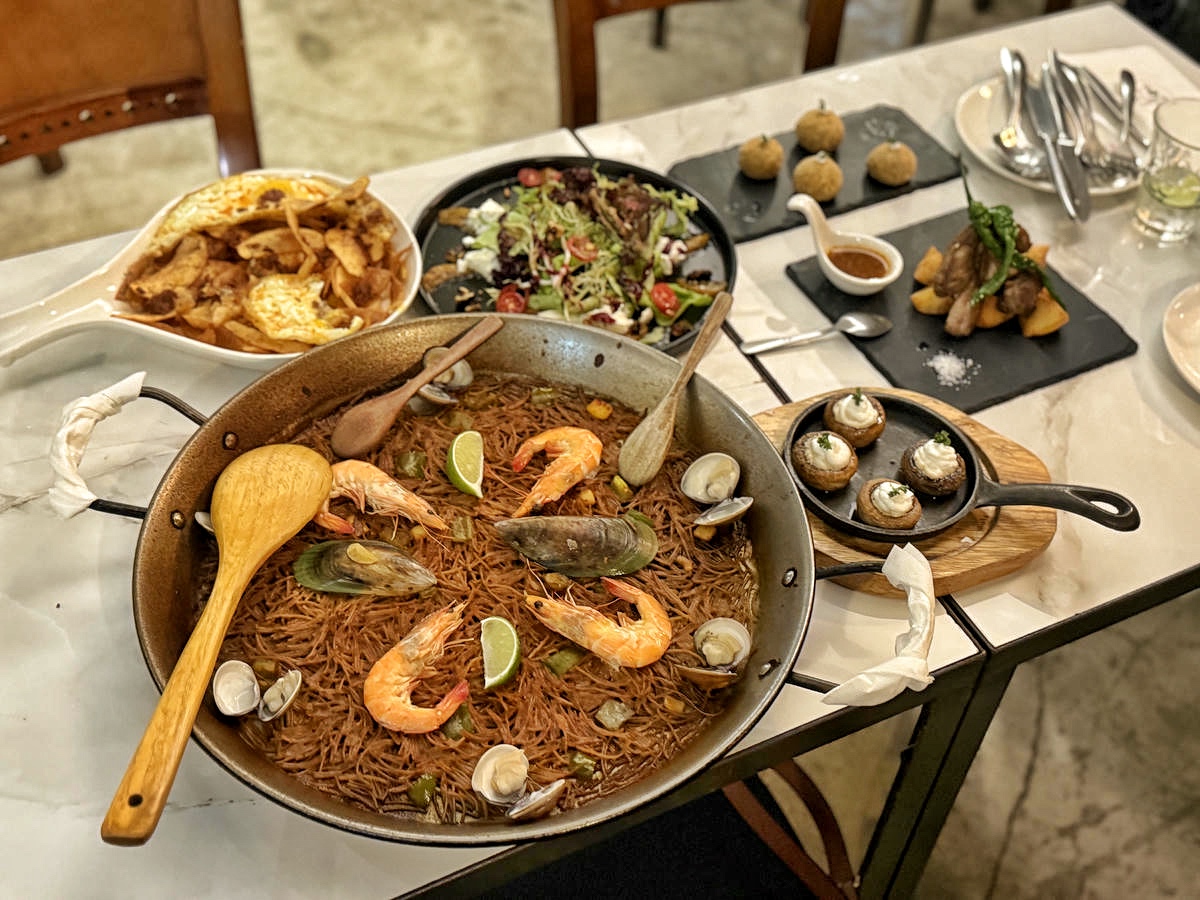 台北西班牙餐酒館推薦 EL Marqués,必吃道地 TAPAS ,一定要先預訂的西班牙海鮮燉麵!承襲家族味覺記憶,述說餐點精彩故事 - 第1張圖