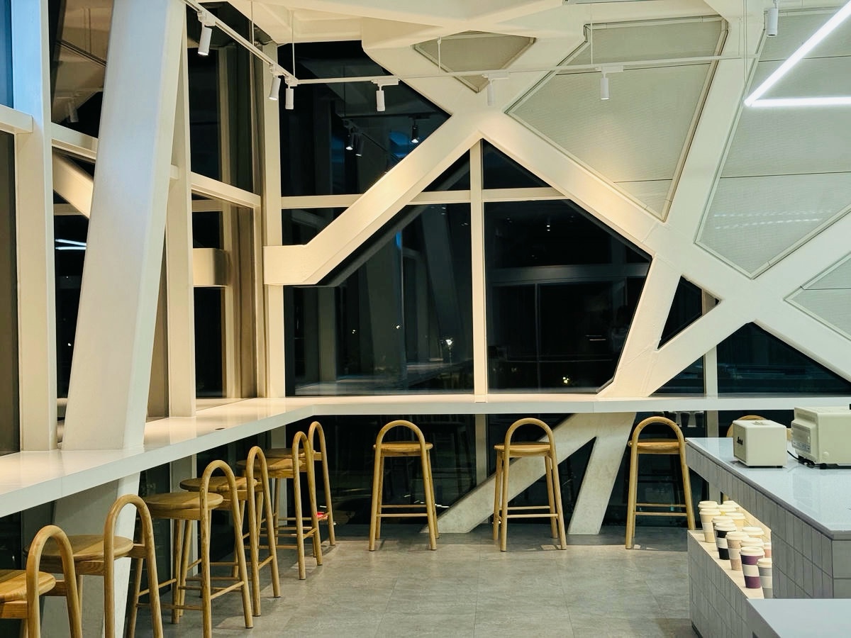 台北中山美食，在美術館裡吃法餐？Bonami 法式小館，白天是陽光玻璃屋，夜晚化身浪漫餐廳，台北質感約會首選