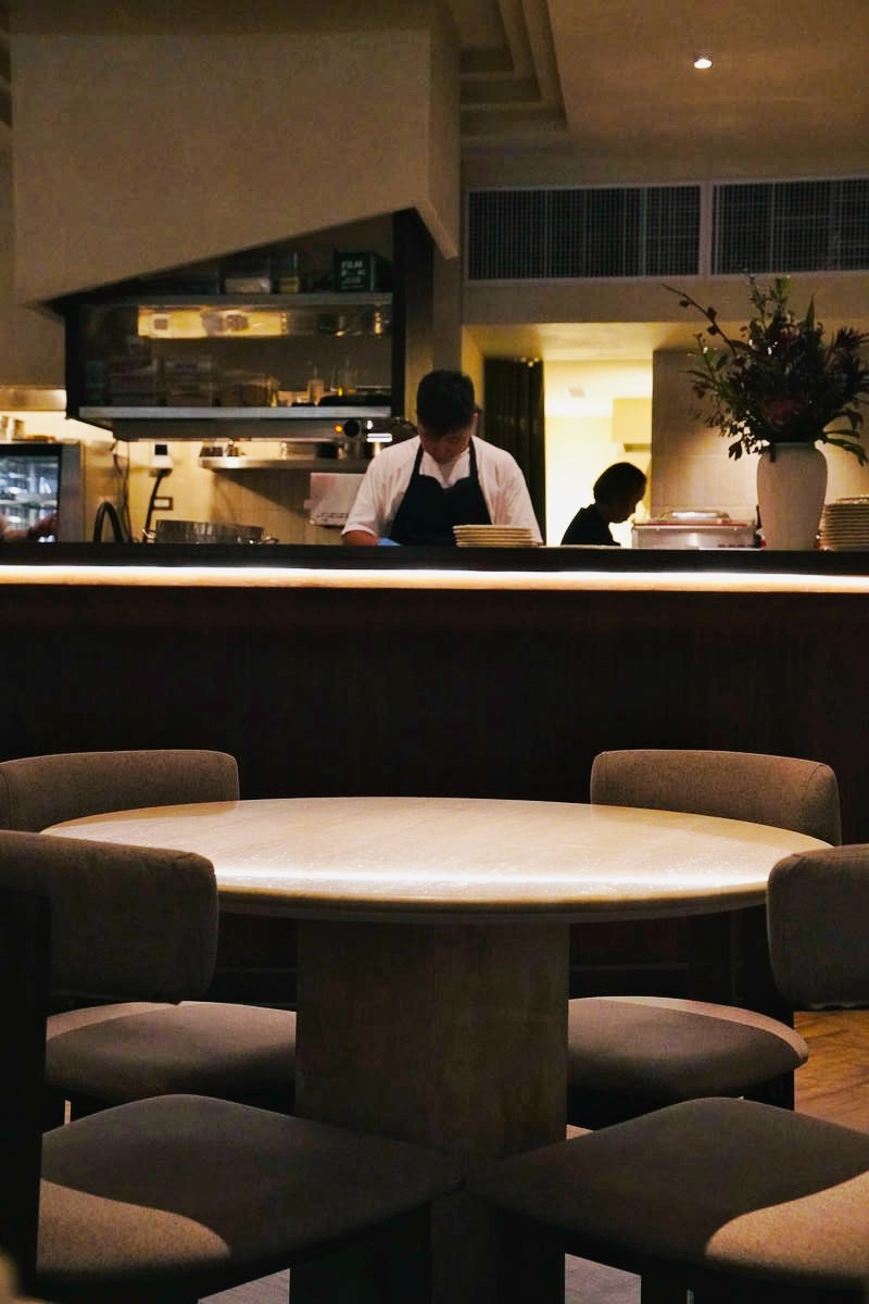 台北中山美食，在美術館裡吃法餐？Bonami 法式小館，白天是陽光玻璃屋，夜晚化身浪漫餐廳，台北質感約會首選