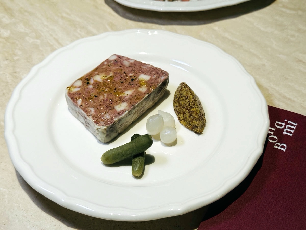 台北中山美食，在美術館裡吃法餐？Bonami 法式小館，白天是陽光玻璃屋，夜晚化身浪漫餐廳，台北質感約會首選