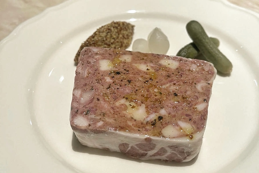 台北中山美食，在美術館裡吃法餐？Bonami 法式小館，白天是陽光玻璃屋，夜晚化身浪漫餐廳，台北質感約會首選