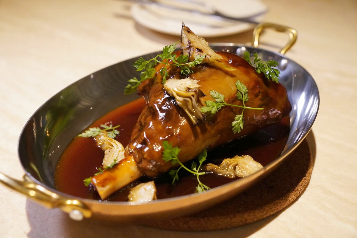 台北中山美食，在美術館裡吃法餐？Bonami 法式小館，白天是陽光玻璃屋，夜晚化身浪漫餐廳，台北質感約會首選